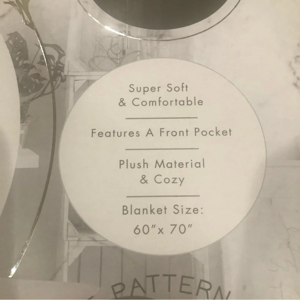 Premium Couch Blanket /NIB/ Sleeves Pocket Super Soft /Comfortable Warm 60”x70”